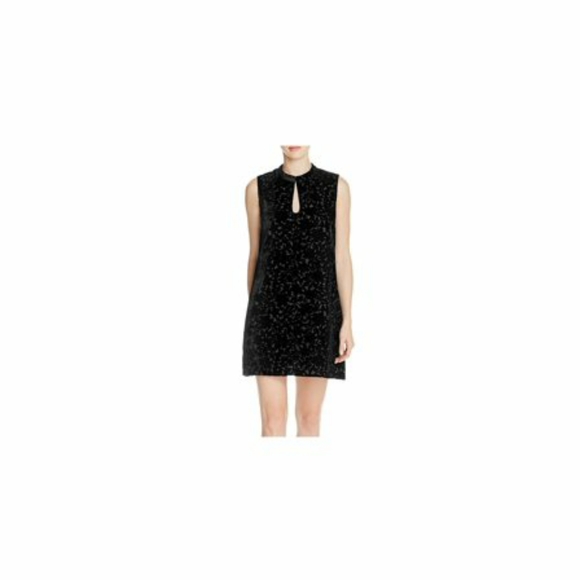 cupcakes & cashmere Dresses & Skirts - Cupcakes and cashmere Julie velvet keyhole dress s